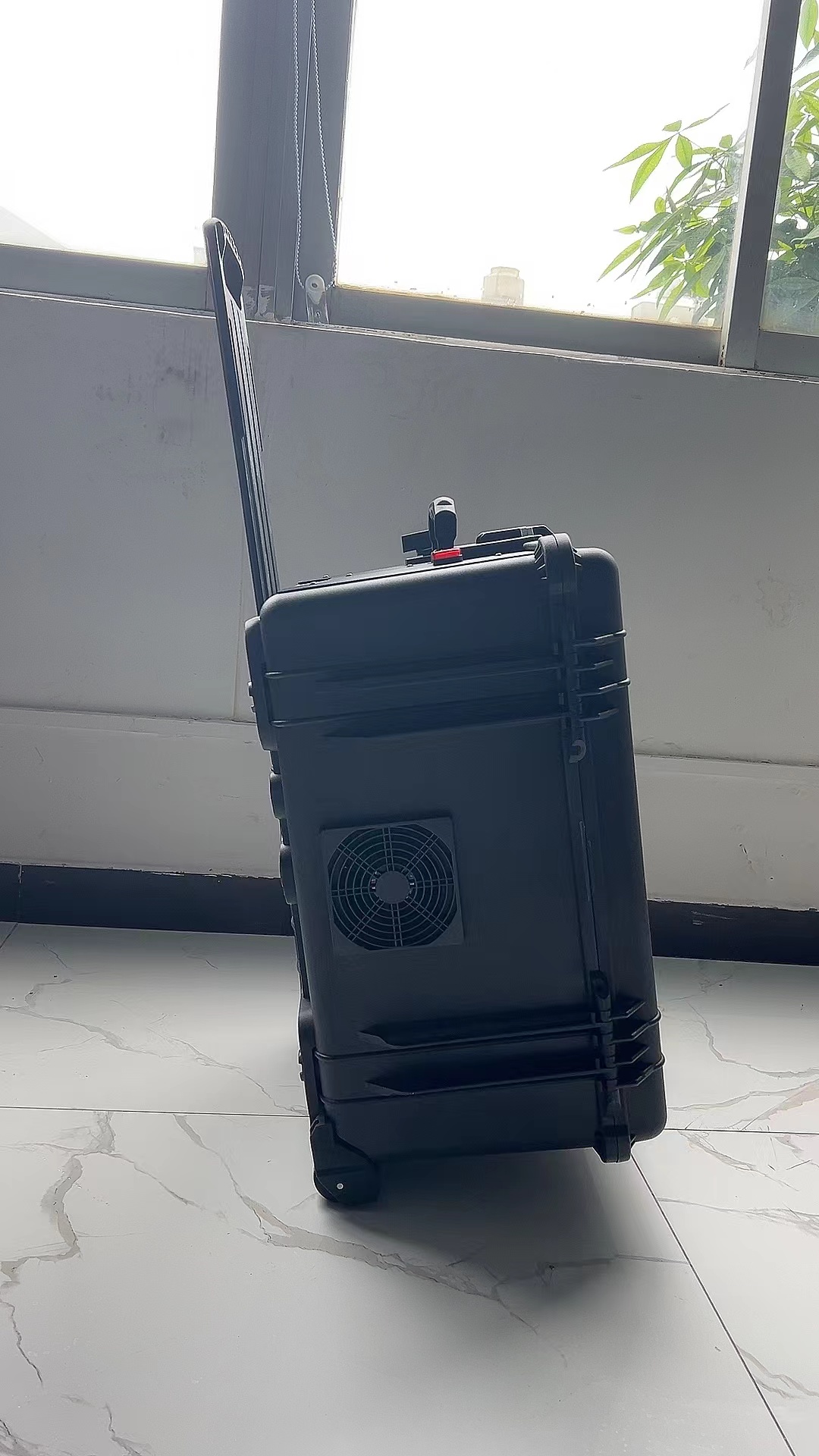 和田手拉箱型移动通信干扰器